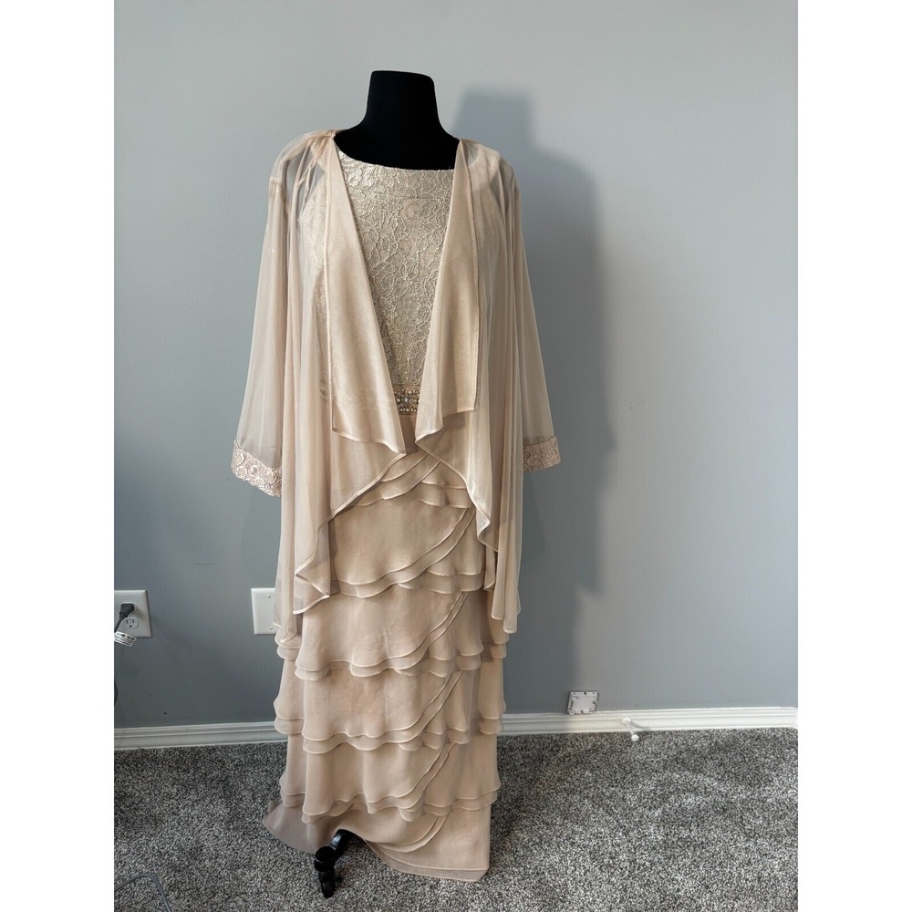 Elegant Cream Layered Women's Dress